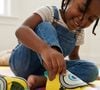 Um detalhe pode fazer toda a diferença na hora de calçar: inspirado nos Minions, o fechamento em velcro do novo tênis infantil da Converse facilita o uso e permite que os pequenos tentem colocá-lo sozinhos