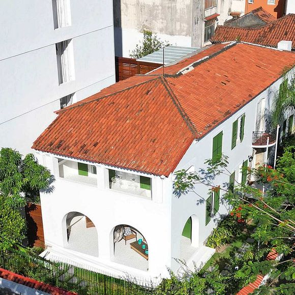 Luxo em cada detalhe: Suíte máster, piscina aquecida e espaço gourmet elevam o nível da sofisticação.