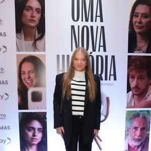 Rafaella Justus completou a paleta minimalista com uma calça preta