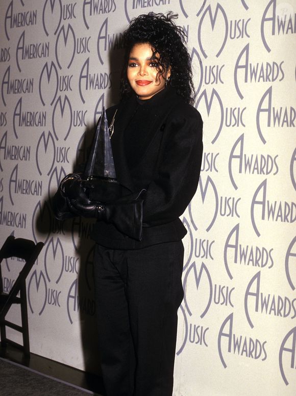 Desde 1987, Janet Jackson soma 20 troféus no AMAs e quebrou recordes com o álbum 'Control'