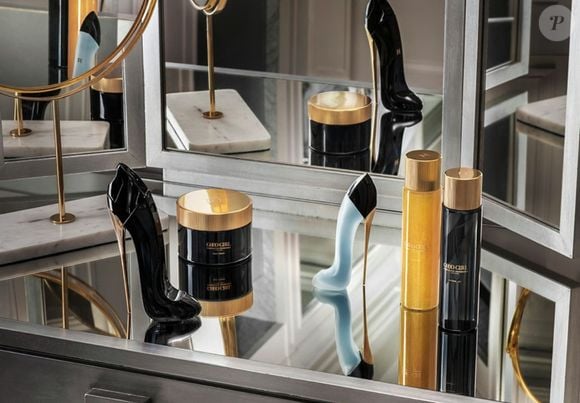 O Good Girl Hair Mist da Carolina Herrera mistura as qualidades doces e fascinantes do jasmim com ingredientes como amêndoa, café, cacau e fava tonka