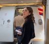 Luciana Gimenez revirou os olhos ao embarcar na aeronave