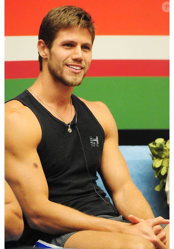 Antes do 'BBB', Jonas Sulzbach já havia feito uma rinoplastia para corrigir o nariz