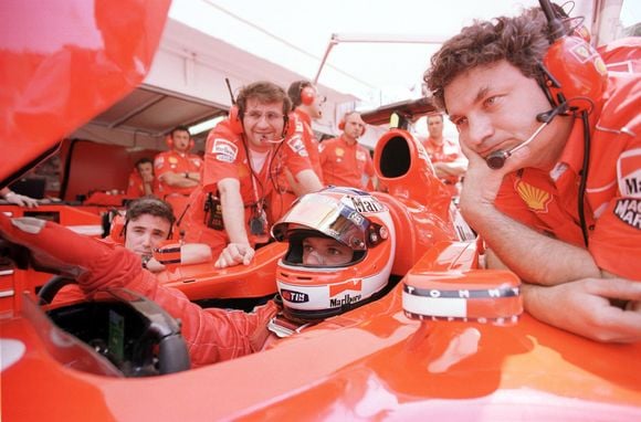 Rubinho Barrichello acumulou patrimônio milionário após carreira histórica na Fórmula 1, com passagens por Ferrari, Honda, Brawn GP e Williams