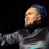 Ator desmaia no palco e morre durante peça de teatro em SP: ‘Partiu fazendo o que amava’