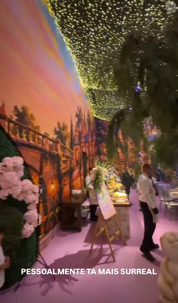 A Casa VF, em Goiânia, foi transformada em um cenário de conto de fadas para o aniversário de 4 anos de Maria Flor. A decoração inspirada em 'Enrolados' reuniu árvores cenográficas, flores, castelos, animais decorativos e iluminação especial