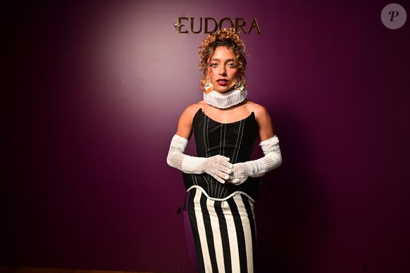 A convite da Eudora, Alice Carvalho conversou com o Purepeople e revelou seus ideais de beleza