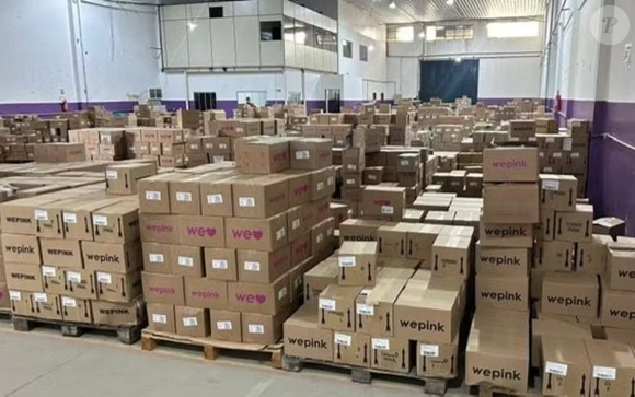 Um depósito utilizado para armazenar produtos da WePink, empresa da qual Virgínia Fonseca é sócia-fundadora, foi interditado nesta sexta-feira (17) pela Vigilância Sanitária