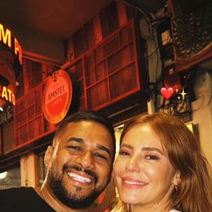 Já o Mestre Fafá publicou uma foto coladinho com Paolla Oliveira em suas redes sociais, o que gerou reações de internautas