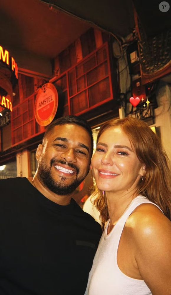 Já o Mestre Fafá publicou uma foto coladinho com Paolla Oliveira em suas redes sociais, o que gerou reações de internautas