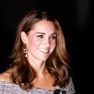 Kate Middleton: há vários anos, o Palácio tem o hábito de divulgar sobre os trajes de Kate em situações especiais.