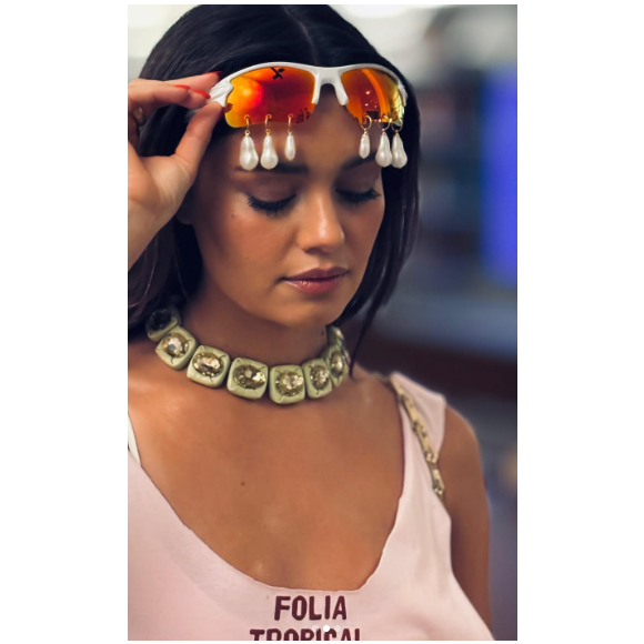 Sophie Charlotte chega com óculos diferente look de verão na Marquês da Sapucaí