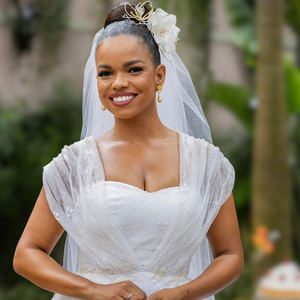 Aposentei o salto alto no casamento! Os novos tênis românticos com bordados delicados e paetês da Converse, clássico desde 1917, substituem o desconforto nos pés: do vestido de noiva ao look de festa boho chic