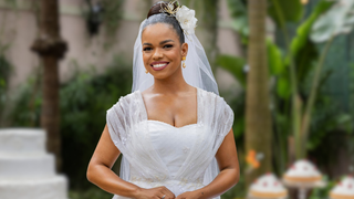 Aposentei o salto alto no casamento! Os novos tênis românticos com bordados delicados e paetês da Converse, clássico desde 1917, substituem o desconforto nos pés: do vestido de noiva ao look de festa boho chic
