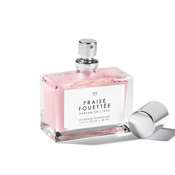 O Strawberry Eau de Parfum, da Malin+Goetz, traz um contraste entre a doçura da morango, notas cítricas e um fundo amadeirado moderno
