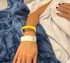 Patrícia Poeta publicou uma foto de sua mão em um quarto de hospital nesta tarde