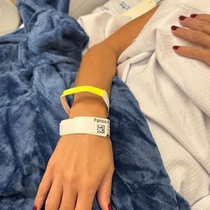 Patrícia Poeta publicou uma foto de sua mão em um quarto de hospital nesta tarde