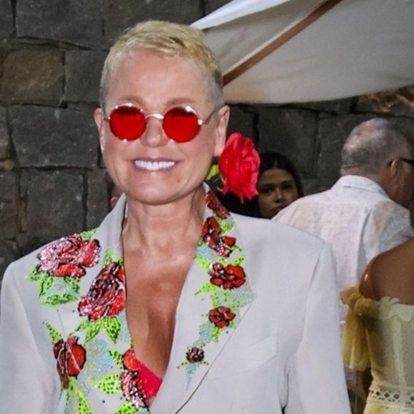 Segredo do corpo impecável de Xuxa aos 61 anos é um 'shake vegano' com banana no café da manhã