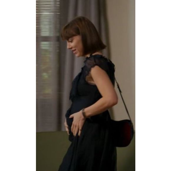 Em ‘Vale Tudo’, Solange Duprat está grávida de gêmeos e já exibia uma barriguinha protuberante em capítulos anteriores