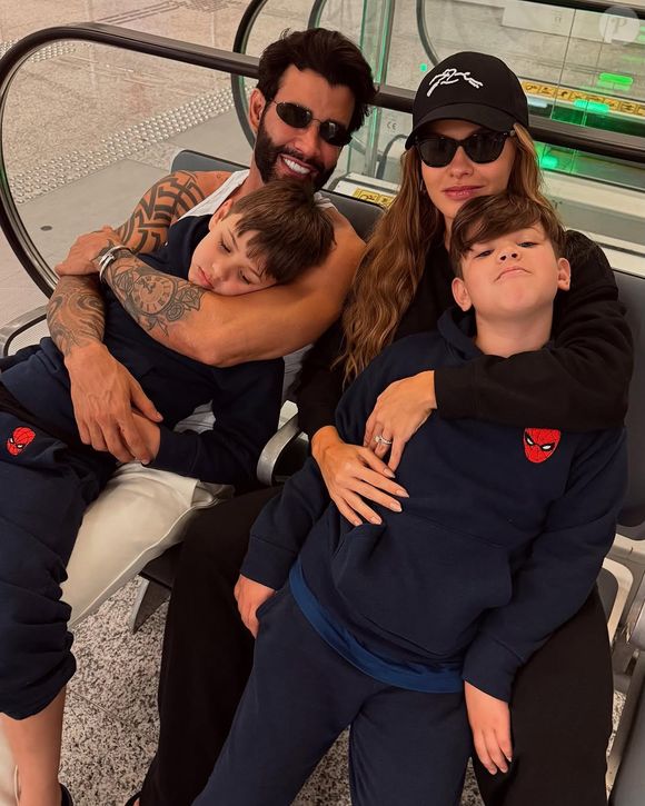 Gusttavo Lima com Andressa Suita e seus dois filhos