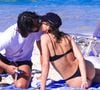 Rodrigo Simas e Agatha Moreira mostraram sintonia em cliques de um dia de praia no Rio. O casal foi fotografado trocando beijos e abraços
