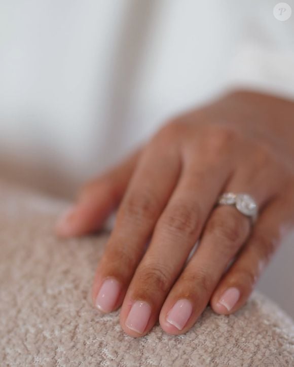 Soap Nails: tendência de unha viral do Tiktok é caracterizada como 'unhas de sabão', com aspecto limpo.