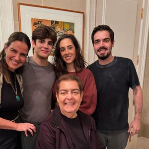 Faustão em foto com a família