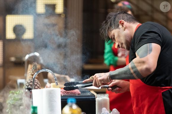 Prova com churrasco, café, dinâmica que alterou o tempo e insegurança com doces marcaram a eliminação da semana no MasterChef Celebridades 2025