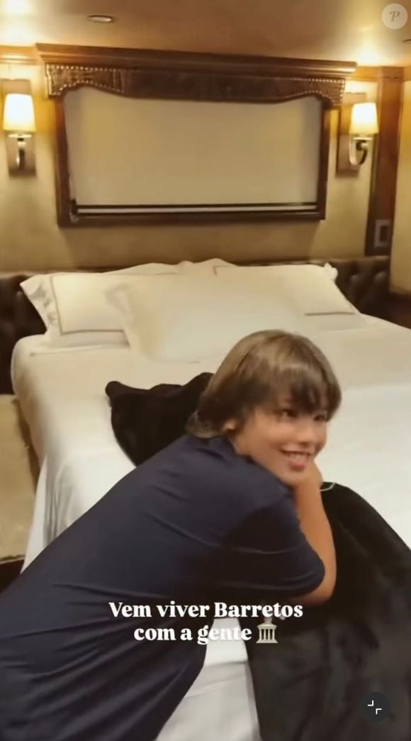 A suíte do motorhome de Gusttavo Lima conta com cama king-size e banheiro completo, mostrando que a família manteve uma estrutura de conforto mesmo escolhendo ficar acampada durante a Festa do Peão