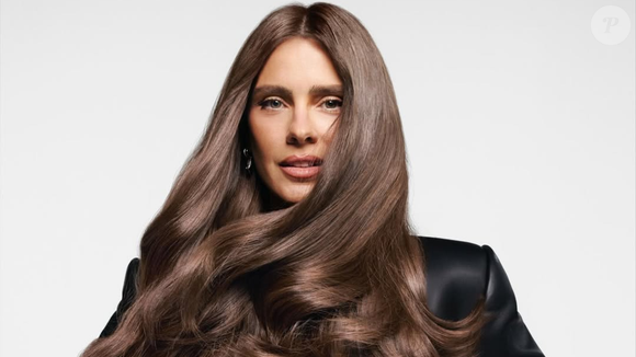 Morena com toque dourado! Carolina Dieckmmann surpreende ao surgir com cabelo castanho iluminado exclusivo: 'Natural, mas tem um glow especial'