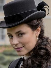 Melissa perde o controle: resumo da novela 'Além do Tempo' (13 a 18 de julho): vilã comete maldade absurda contra Felipe e Lívia... e o pior acontece!