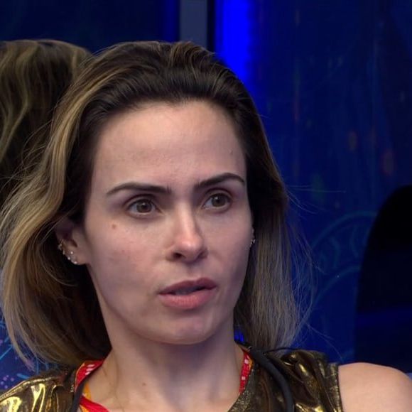 "A equipe toda está preocupada com a Ana porque lembrando as orientações que passamos para vocês, na última consulta, ela deve evitar pesos com 15% a mais que o peso dela", explicou o Dr. Christian Cordeiro