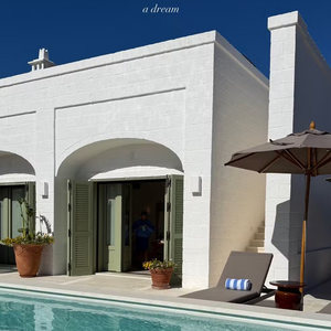 Bruna Marquezine compartilhou nas redes sociais imagens de sua estadia no Masseria Torre Maizza, hotel cinco estrelas localizado em Savelletri di Fasano, na ensolarada Puglia.