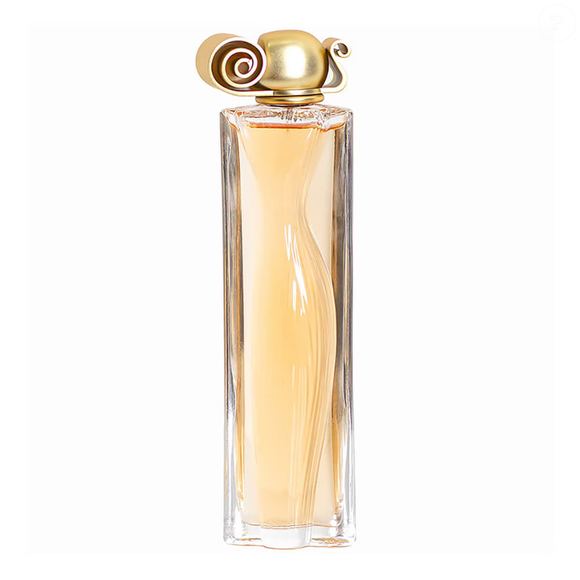 Lançado em 1996, o Organza, da Givenchy, continua sendo um dos perfumes femininos mais sofisticados para o inverno e conquista fãs com sua combinação de flores brancas, baunilha e notas amadeiradas