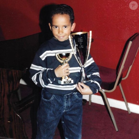 Olha como Lewis Hamilton era criança! Fofíssimo, piloto já compartilhou foto antiga na web