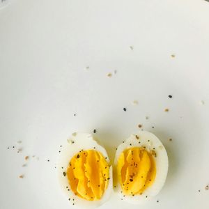 Segundo a nutricionista Lúcia Endriukaite, a proteína do ovo promove esvaziamento gástrico mais lento e apresenta maior saciedade