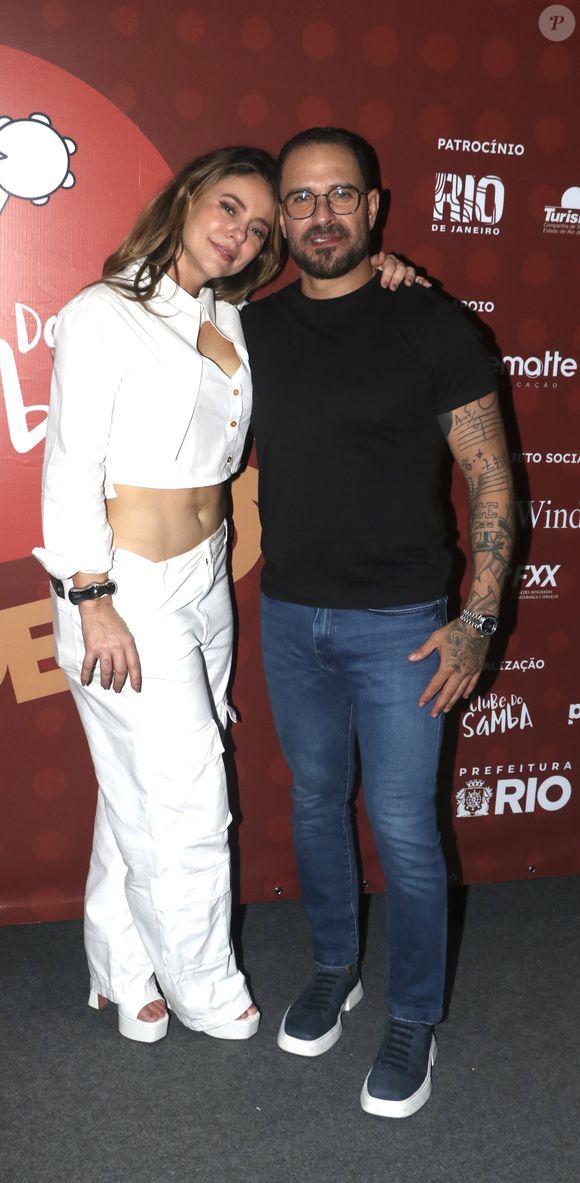 Após o show, Paolla Oliveira e Diogo Nogueira posaram nos bastidores