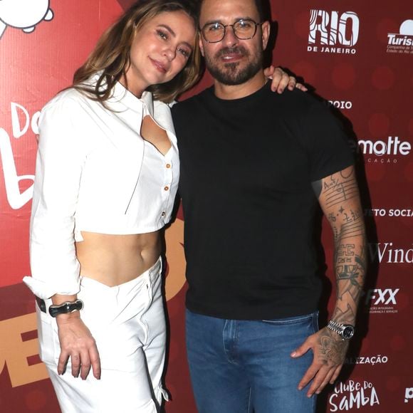 Após o show, Paolla Oliveira e Diogo Nogueira posaram nos bastidores