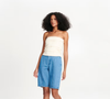 Inspirada no universo das ballerinas, a sapatilha vermelha da Melissa conquista espaço entre as principais apostas para combinar com jorts