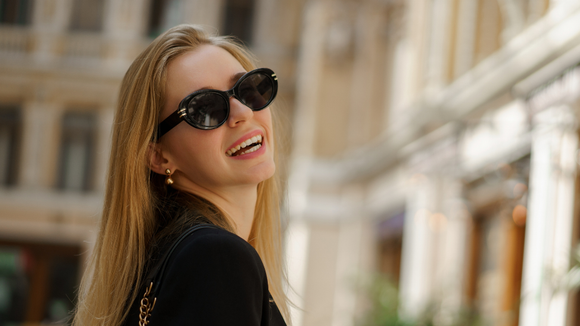 Cheiro de mulher rica internacional! Aqui está o perfume importado que traz elegância e sofisticação com uma ÚNICA borrifada