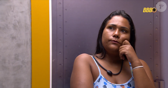 Chaiany, do 'BBB 26', viraliza ao comentar, com bom humor, que gloss labial nela 'fica parecendo óleo de cozinha'