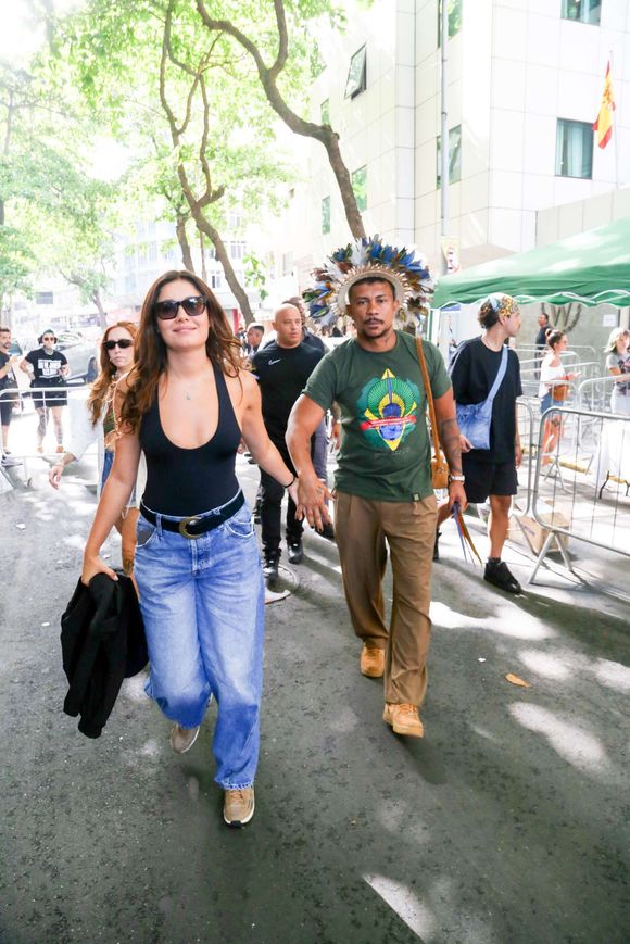 Sophie Charlotte e Xamã marcaram presença na manifestação em Copacabana
