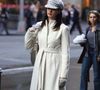 Com a expectativa pela sequência de 'O Diabo Veste Prada', o visual icônico de Anne Hathaway reacende o sucesso da boina como peça-chave para um look refinado e atual
