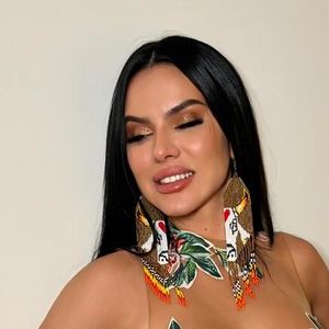 Tamires Assis atualmente é dona de corpo definido, com cintura marca a pernas volumosas