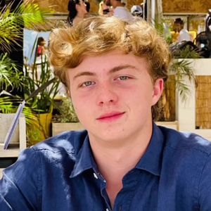 Benício, filho de Angelica e Luciano Huck, tem 18 anos e é irmão do meio de Joaquim e Eva