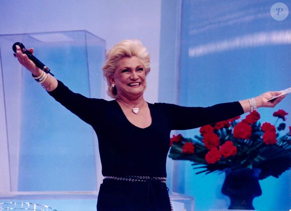 Na época, a apresentadora Hebe Camargo apresentava o 'Fora do Ar' no SBT, quando rasgou o verbo sobre Suzane von Richthofen