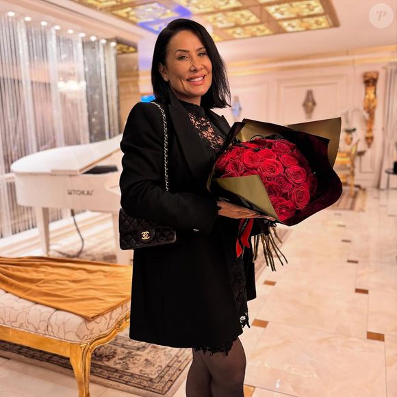 Scheila Carvalho e a família são de Minas Gerais, mas, atualmente, ela vive com o marido, o fenômeno do pagode baiano Tony Salles, em Salvador