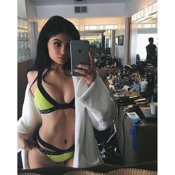 Kylie Jenner afirmou por longo tempo que apenas os lábios foram alterados formalmente