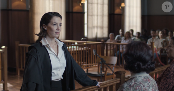 Neste fim de semana, maratonei 'Habeas Corpus', série da Netflix que, nesta segunda-feira (28), ocupa o Top 1 do Brasil no streaming, e fiquei apaixonada pelo cabelo de Marjorie Estiano. Segundo a proposta do wet beach waves, gel e gloss capilar ajudam a criar fios brilhantes, ondas desestruturadas e um efeito de cabelo molhado perfeito para a Primavera