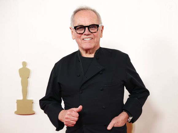 Para 2025, ele também está incorporando pratos de inspiração inglesa, como fish and chips e beef Wellington. Outras estações apresentarão sabores espanhóis, incluindo paella de vegetais e camarão carabinero com molho de cereja. Além disso, terá carne bovina japonesa Miyazaki com purê de batata wasabi e molho ponzu.